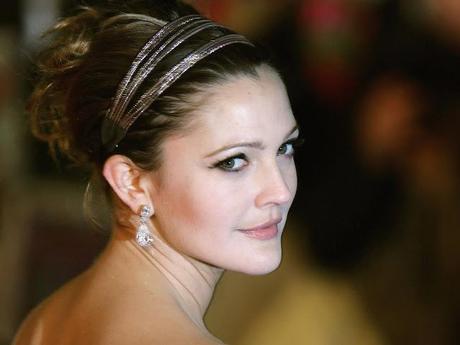 SSU Gossip/News : Drew Barrymore Launches Her New Makeup Line SSU Gossip/News : Drew Barrymore Launches Her New Makeup Line