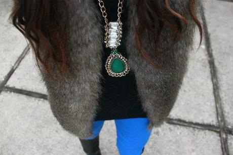 Outfit: Faux Fur and Colored denim ilovejewelryacutions
