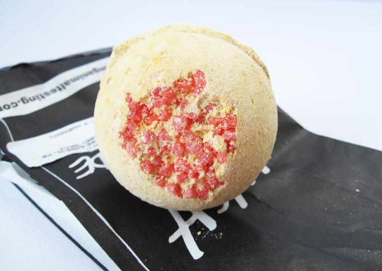 LUSH Christmas 2012 Haul & Reviews: Cinders Bath Bomb, Ponche Shower Gel, Popcorn Lip Scrub & The Melting Snowman Bath Melt LUSH Christmas 2012 Haul & Reviews: Cinders Bath Bomb, Ponche Shower Gel, Popcorn Lip Scrub & The Melting Snowman Bath Melt