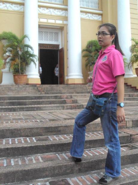 Our tour guide at the Capitol Building Hazel Race Report: Pangasinan Great Run Half Marathon 2012