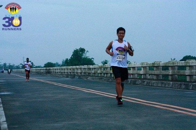 Richard & me behind him Race Report: Pangasinan Great Run Half Marathon 2012