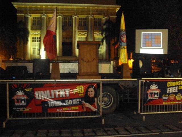 The 18 wheeler truck turned into a stage. Race Report: Pangasinan Great Run Half Marathon 2012