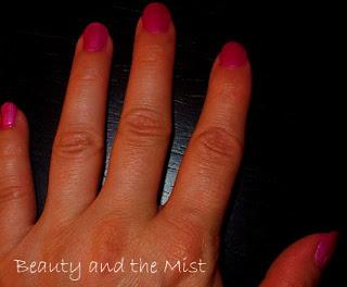Graffiti nails with Flormar nail polishes Graffiti nails with Flormar nail polishes