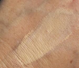 youngblood creme foundation swatch Review and giveaway: Youngblood Mineral Radiance Creme Powder Foundation