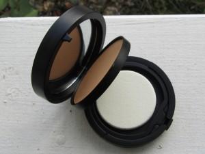 youngblood creme foundation open Review and giveaway: Youngblood Mineral Radiance Creme Powder Foundation
