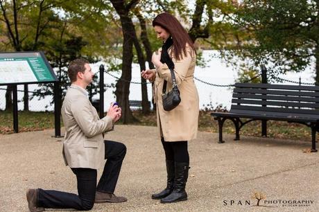 Man proposes to woman in park