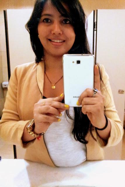 Outfit - Nude Jacket and White T-Shirt Outfit - Nude Jacket and White T-Shirt