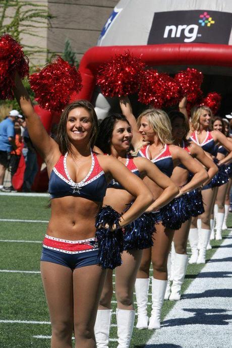 New England Patriots Cheerleaders For Your Thanksgiving Evening