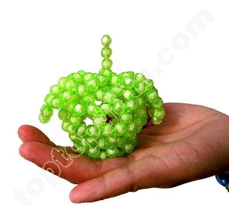 green beaded apple figurine 7 steps how to make a 3D Beaded Apple