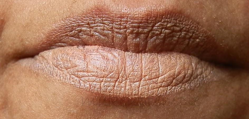 Revlon:Revlon Super Lustrous Matte Lipstick 001 Nude Attitude Swatches