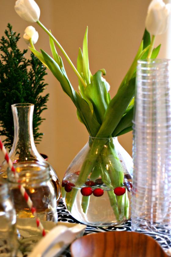 NookAndSea-Blog-Christmas-Party-Decor-Tulips-White-Cranberries-Vase-Glass-Floating-Centerpiece-Cups-Tree