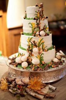 wedding cake with fall theme