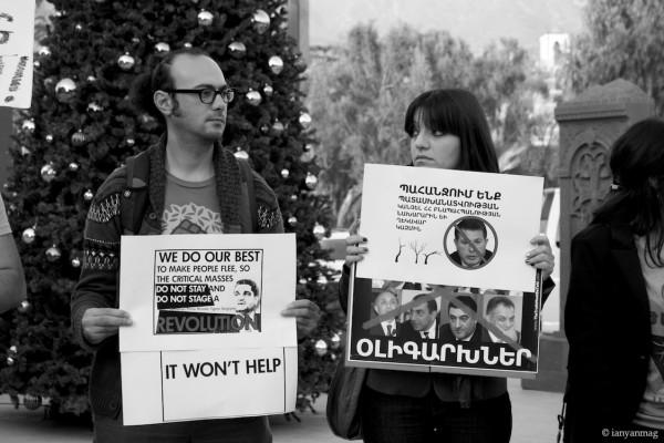 Armenian Activists Protest Prime Minister’s Arrival in California