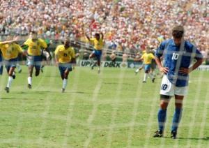 Roberto Baggio's missed penalty kick (soccerplusnet.blogspot.com)