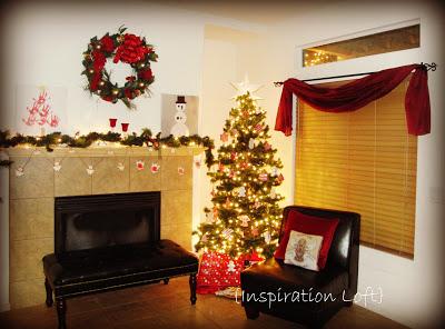 Day 16: Decorating the mantle {25 Days of Christmas}