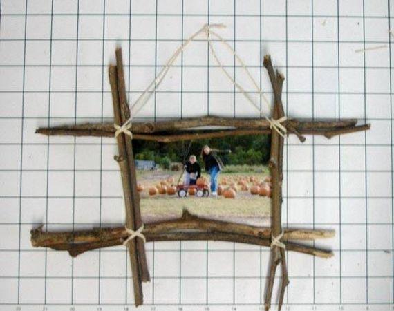 DIY rustic frame 7 DIY Gifts Your Kids Can Make (that people will be happy to receive!)