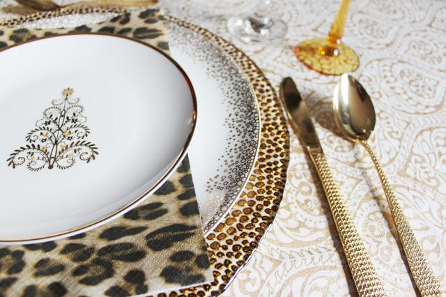 A Swoon Worthy Christmas Part III: The Christmas Tablescape A Swoon Worthy Christmas Part III: The Christmas Tablescape