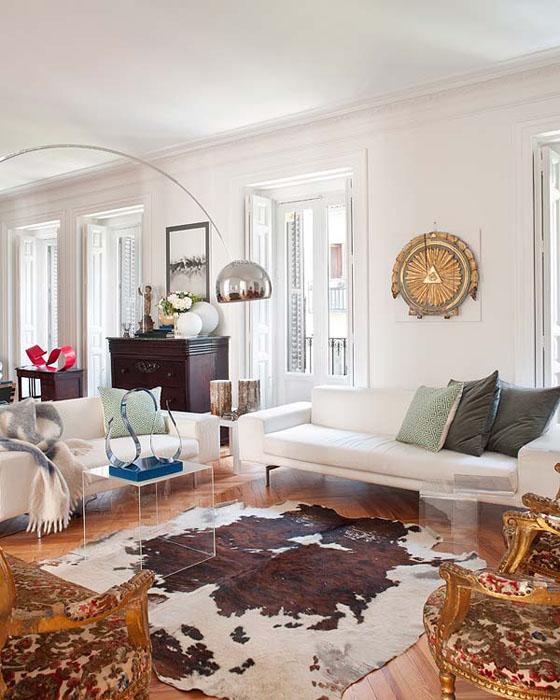 Arroyo Arquitectos living room mod classic cowhide