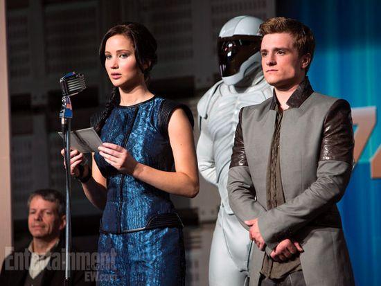 Katniss Looks Super-Hot - New Stills from The Hunger Games: Catching Fire