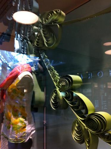 Quilling, Anthropologie Style anthropologie-window-display-close