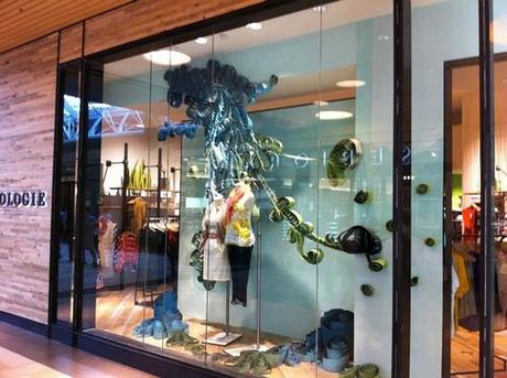 Quilling, Anthropologie Style anthropologie-window-display-2