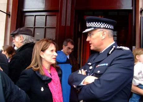 stephenson lynnefeatherstone Phone hacking storm gathers pace: Rebekah Brooks arrested, Paul Stephenson resigns