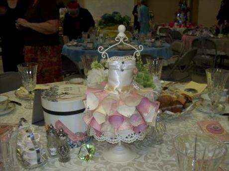 mother-daughter-brunch-scrapbook-mannequin-table-decorations DIY Table Decorations for Spring Brunch