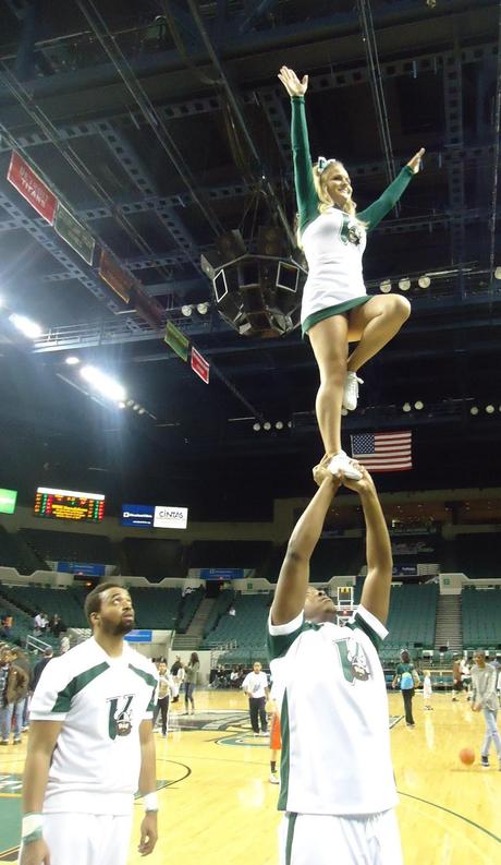 Cleveland State Cheerleaders Putting in Work!