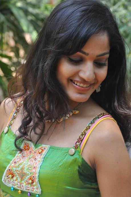 Madhavi Latha - Sexy Pics Cleavage Show Madhavi Latha - Sexy Pics Cleavage Show