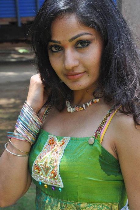 Madhavi Latha - Sexy Pics Cleavage Show Madhavi Latha - Sexy Pics Cleavage Show