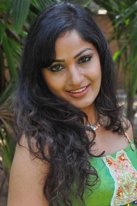 Madhavi Latha - Sexy Pics Cleavage Show Madhavi Latha - Sexy Pics Cleavage Show