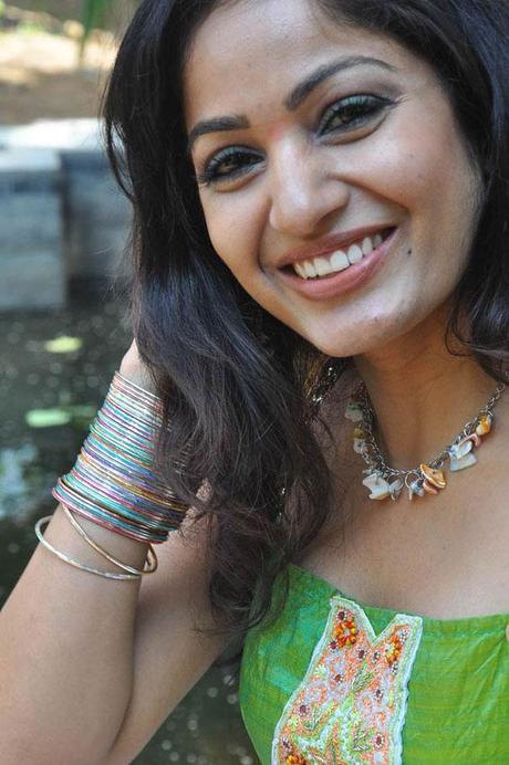 Madhavi Latha - Sexy Pics Cleavage Show Madhavi Latha - Sexy Pics Cleavage Show