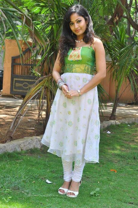 Madhavi Latha - Sexy Pics Cleavage Show Madhavi Latha - Sexy Pics Cleavage Show