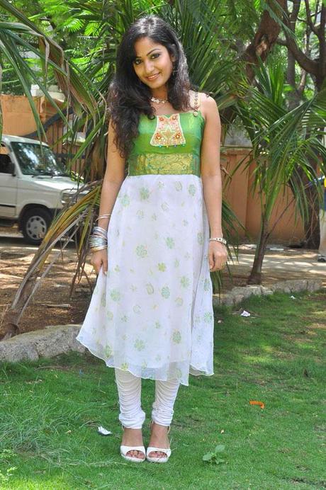 Madhavi Latha - Sexy Pics Cleavage Show Madhavi Latha - Sexy Pics Cleavage Show