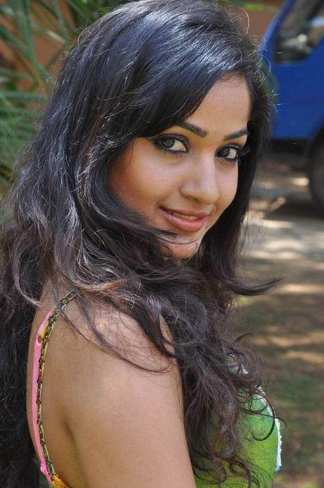 Madhavi Latha - Sexy Pics Cleavage Show Madhavi Latha - Sexy Pics Cleavage Show