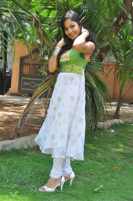 Madhavi Latha - Sexy Pics Cleavage Show Madhavi Latha - Sexy Pics Cleavage Show