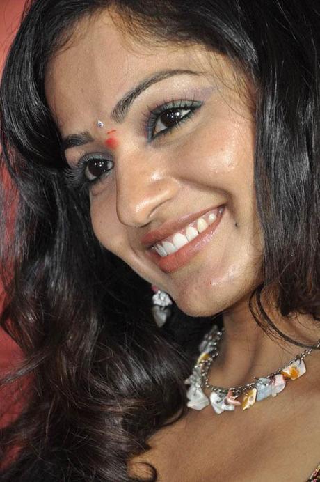 Madhavi Latha - Sexy Pics Cleavage Show Madhavi Latha - Sexy Pics Cleavage Show