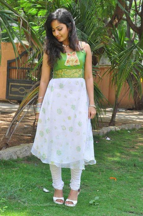 Madhavi Latha - Sexy Pics Cleavage Show Madhavi Latha - Sexy Pics Cleavage Show