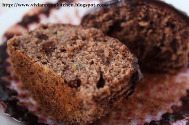 Cake Crumbs Cupcakes with Chocolate Ganache without Cream