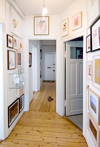 Make your walls beautiful! Inspiring ways to hang art. Make your walls beautiful! Inspiring ways to hang art.
