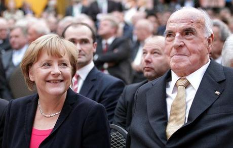 Merkel (L) and Kohl (R)