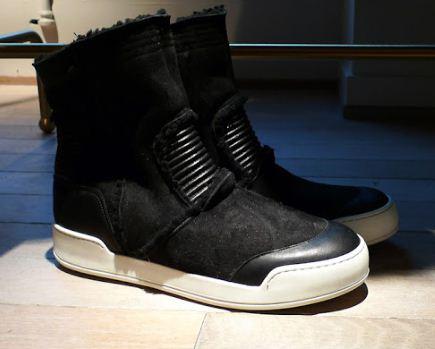 Balmain Fall/Winter 2013 Showroom Preview
View complete looks... Balmain Fall/Winter 2013 Showroom Preview
View complete looks...