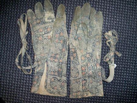Did Our Ancestors Wear Gloves?