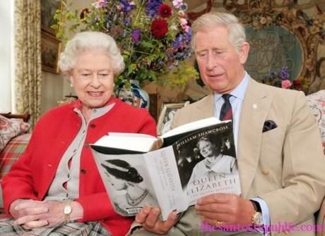 Prince-Charles-reading-to-Mummy-Queen-Elizabeth-at-home