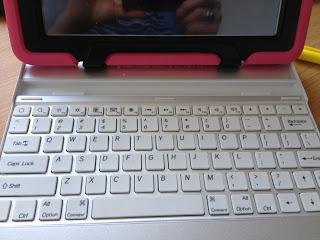 Review: Snugg ipad 4 ultra slim bluetooth keyboard case