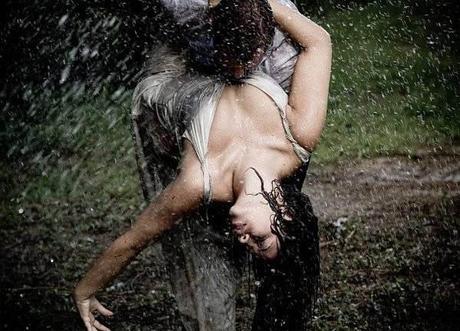kissing-in-the-rain-04