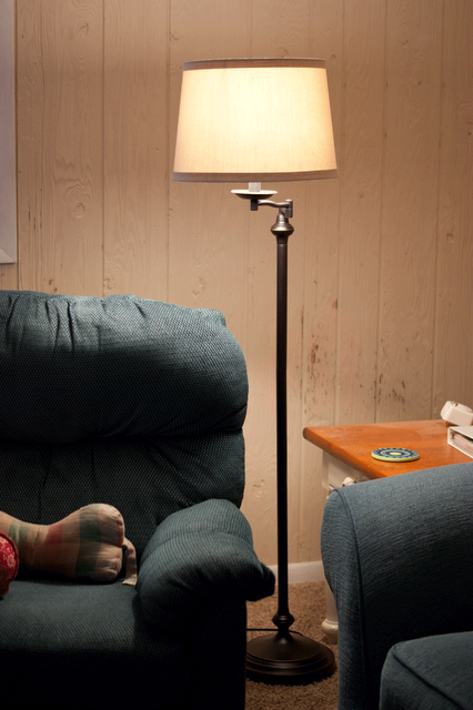 our family room mini-makeover with GE Reveal Light Bulbs #CBias #SocialFabric our family room mini-makeover with GE Reveal Light Bulbs #CBias #SocialFabric