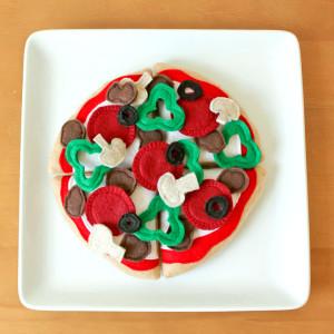 Child’s Play Food Made of Felt felt-pizza