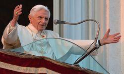 Pope-Benedict-XVI-waves