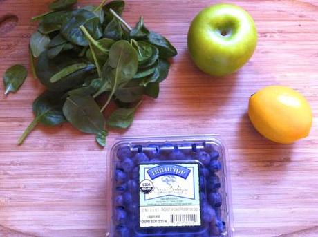 Spinach Blueberry Juice becauseitsgoodforyou.com Spinach Blueberry Juice becauseitsgoodforyou.com